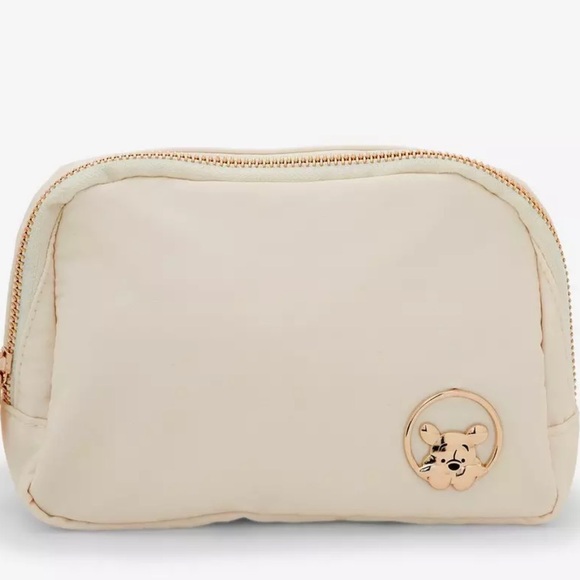 🎄Sale! Disney Winnie the Pooh Fanny pack new with tags! - Picture 4 of 6